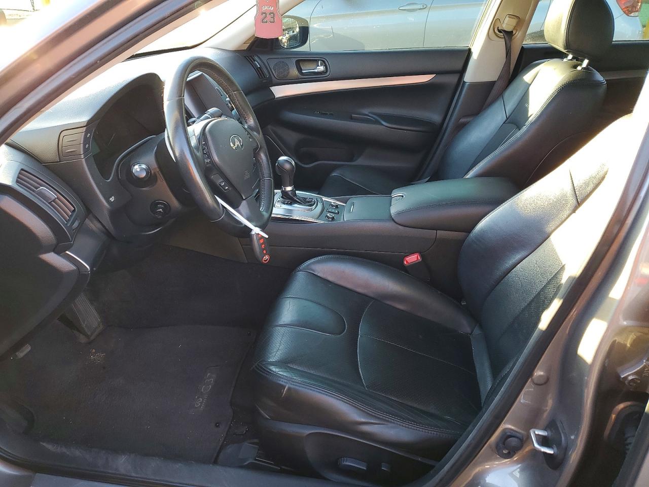 2013 INFINITI G37 photo 7