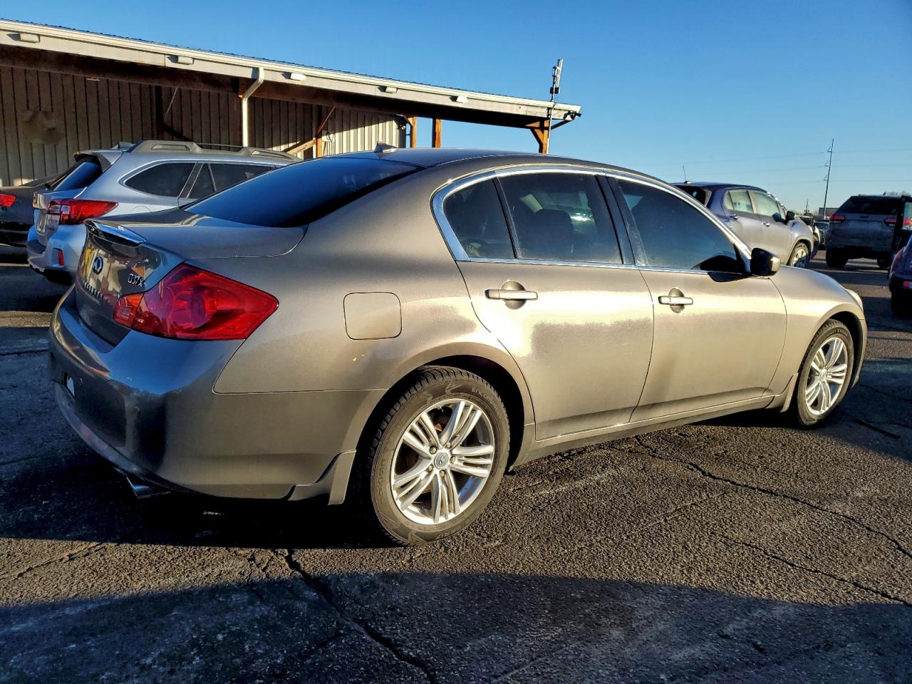 2013 INFINITI G37 photo 3