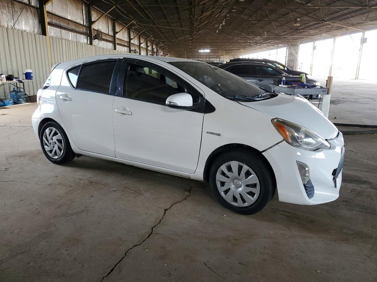 2016 TOYOTA PRIUS C photo 4