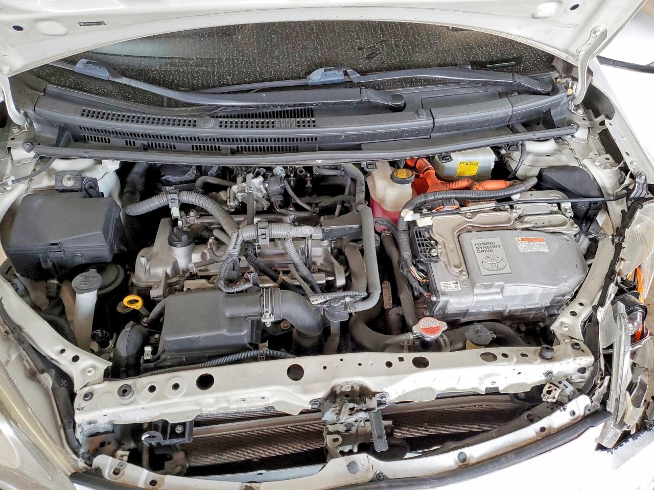 2016 TOYOTA PRIUS C photo 11