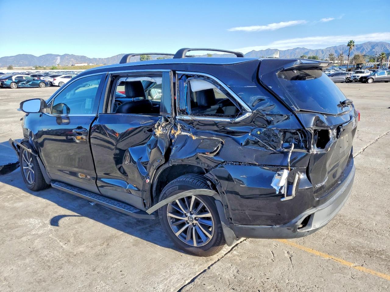 2019 TOYOTA HIGHLANDER SE photo 2