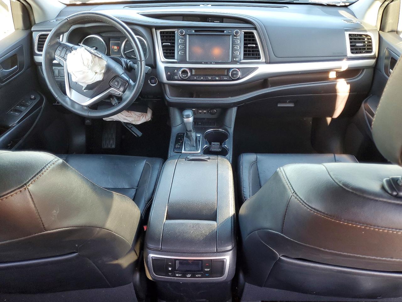 2019 TOYOTA HIGHLANDER SE photo 8