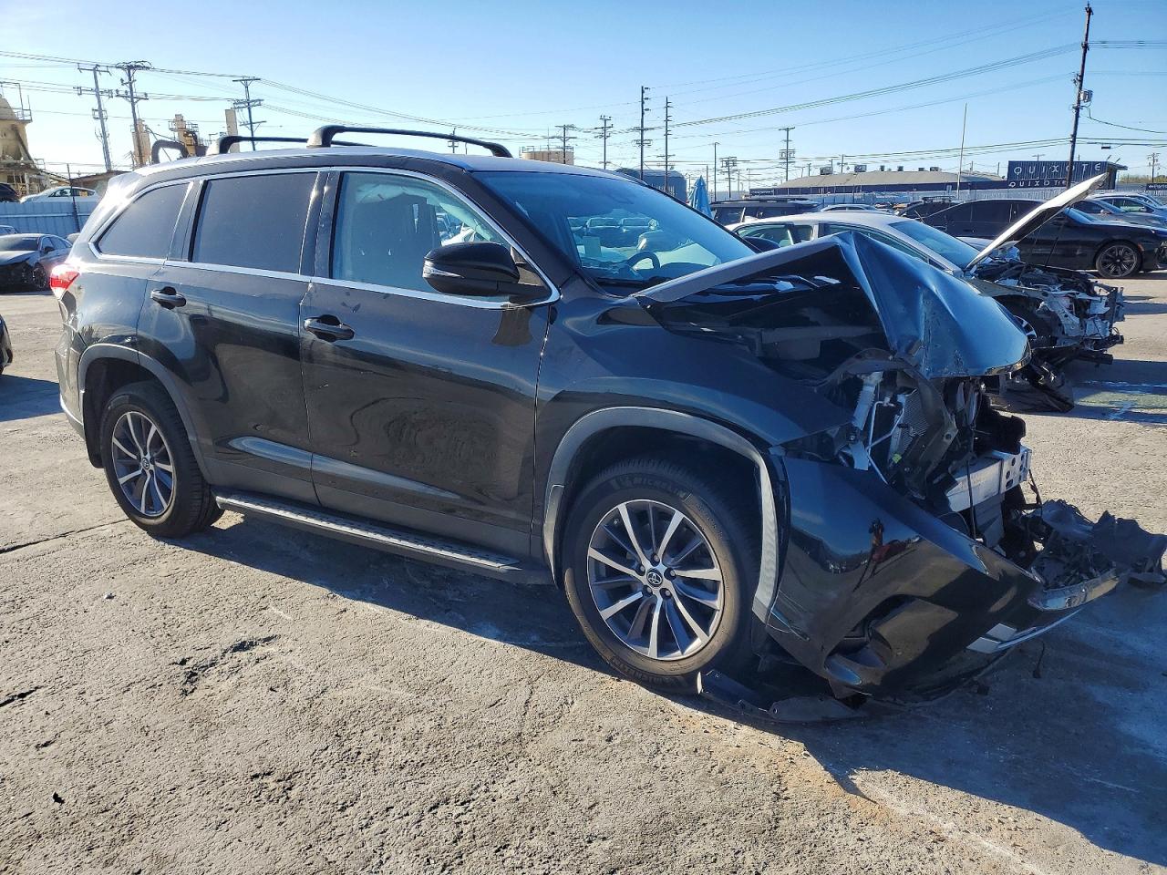 2019 TOYOTA HIGHLANDER SE photo 4