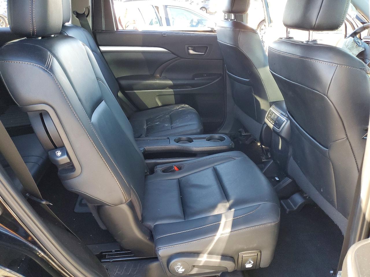 2019 TOYOTA HIGHLANDER SE photo 11
