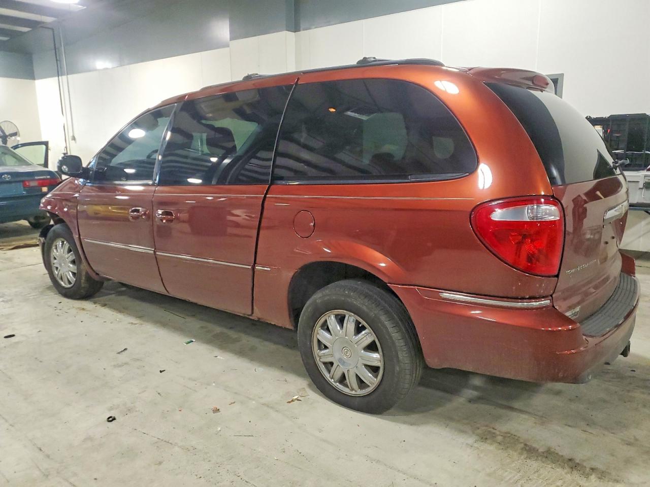 2007 CHRYSLER TOWN & COUNTRY LIMITED photo 2