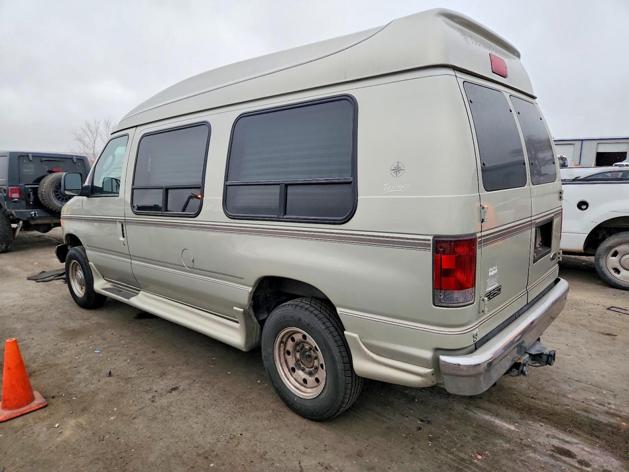 2005 FORD ECONOLINE E250 VAN photo 2