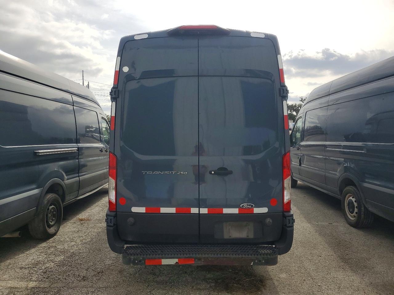 2020 FORD TRANSIT T-250 photo 6