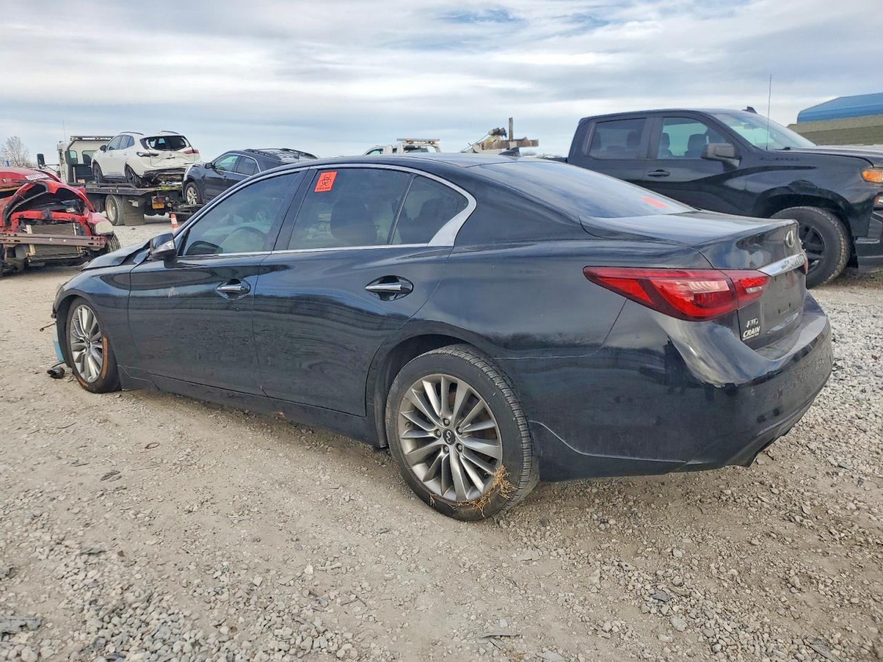 2018 INFINITI Q50 LUXE photo 2