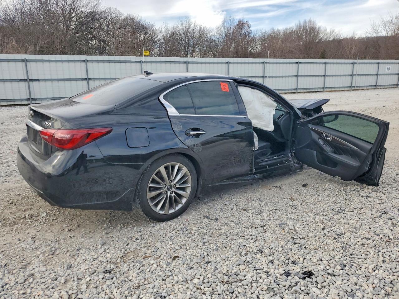 2018 INFINITI Q50 LUXE photo 3