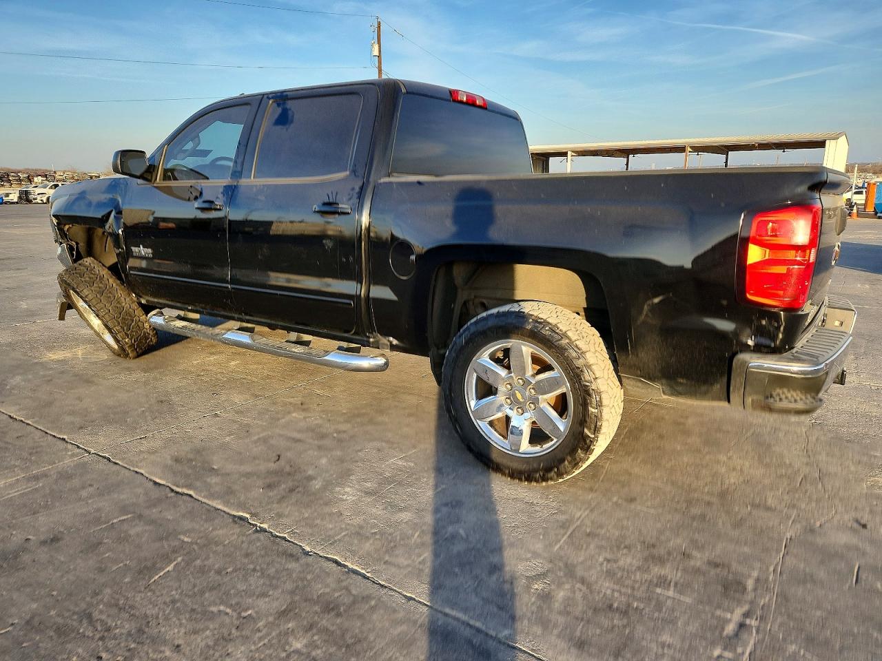 2017 CHEVROLET SILVERADO photo 2