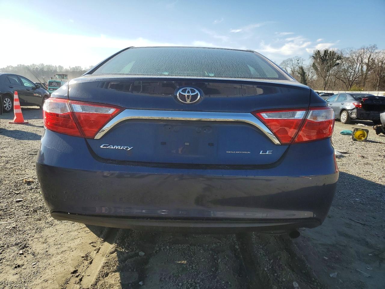 2015 TOYOTA CAMRY LE photo 6