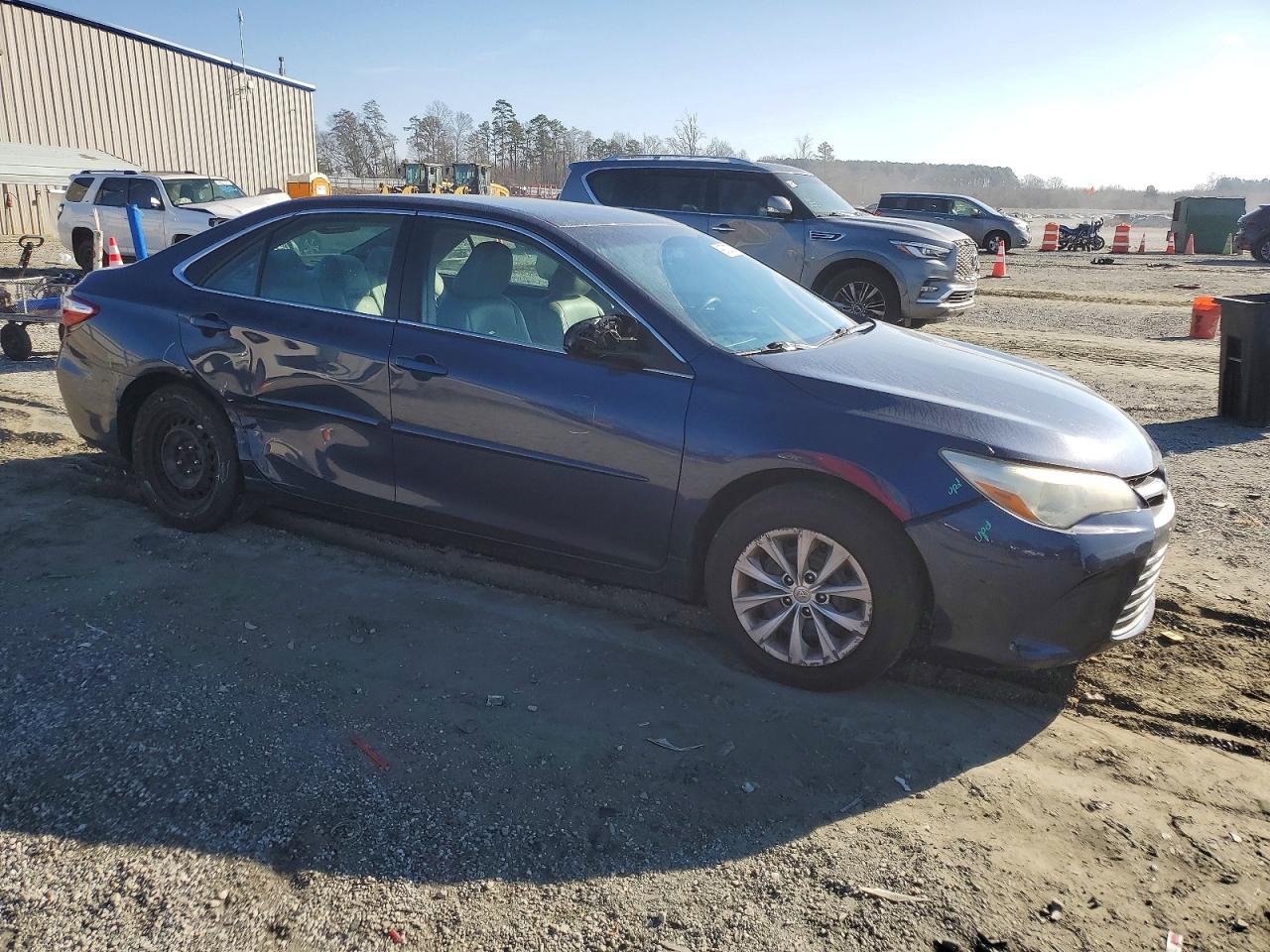 2015 TOYOTA CAMRY LE photo 4