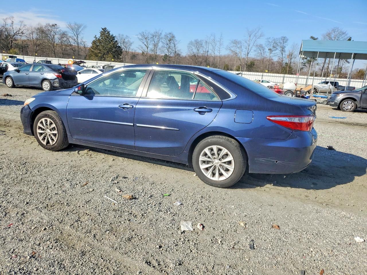 2015 TOYOTA CAMRY LE photo 2