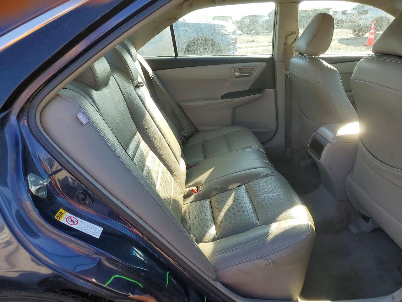 2015 TOYOTA CAMRY LE photo 10