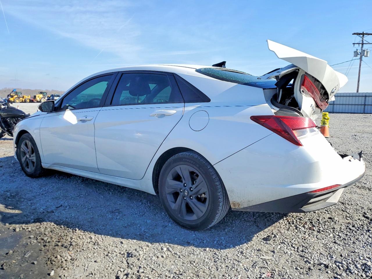 2022 HYUNDAI ELANTRA SEL photo 3