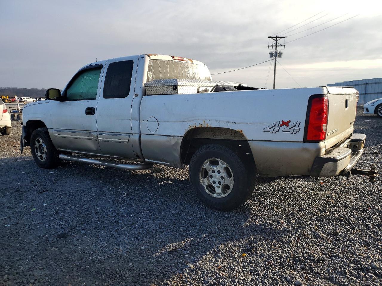 2004 CHEVROLET SILVERADO K1500 photo 2