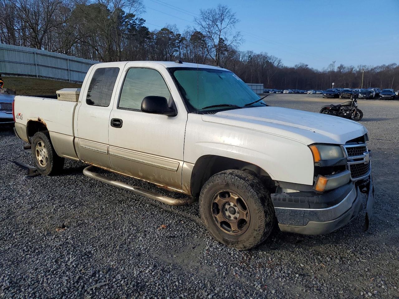 2004 CHEVROLET SILVERADO K1500 photo 4