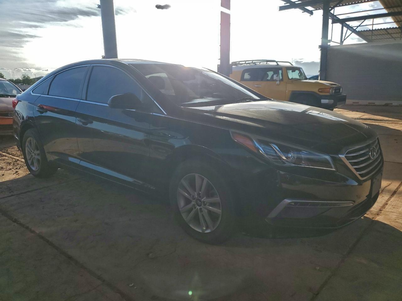 2015 HYUNDAI SONATA SE photo 4