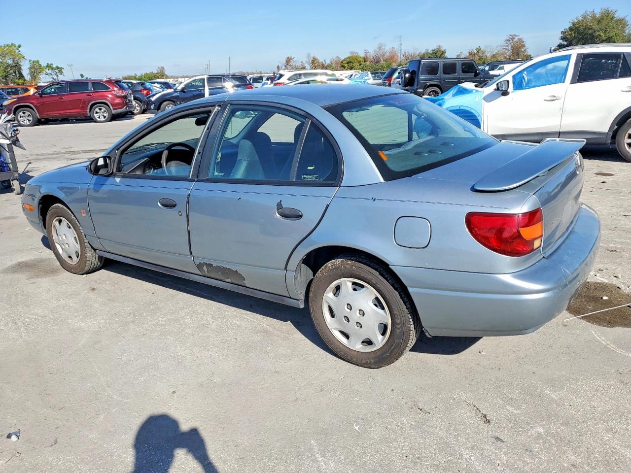2002 SATURN SL1 photo 2