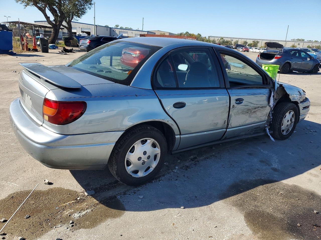 2002 SATURN SL1 photo 3