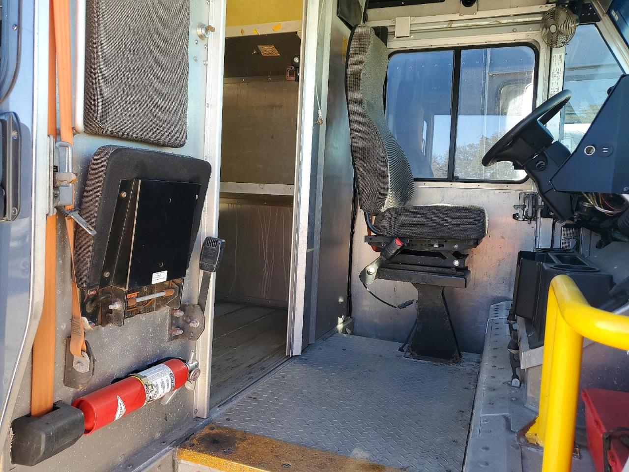 2020 FORD F59 DELIVERY TRUCK photo 10