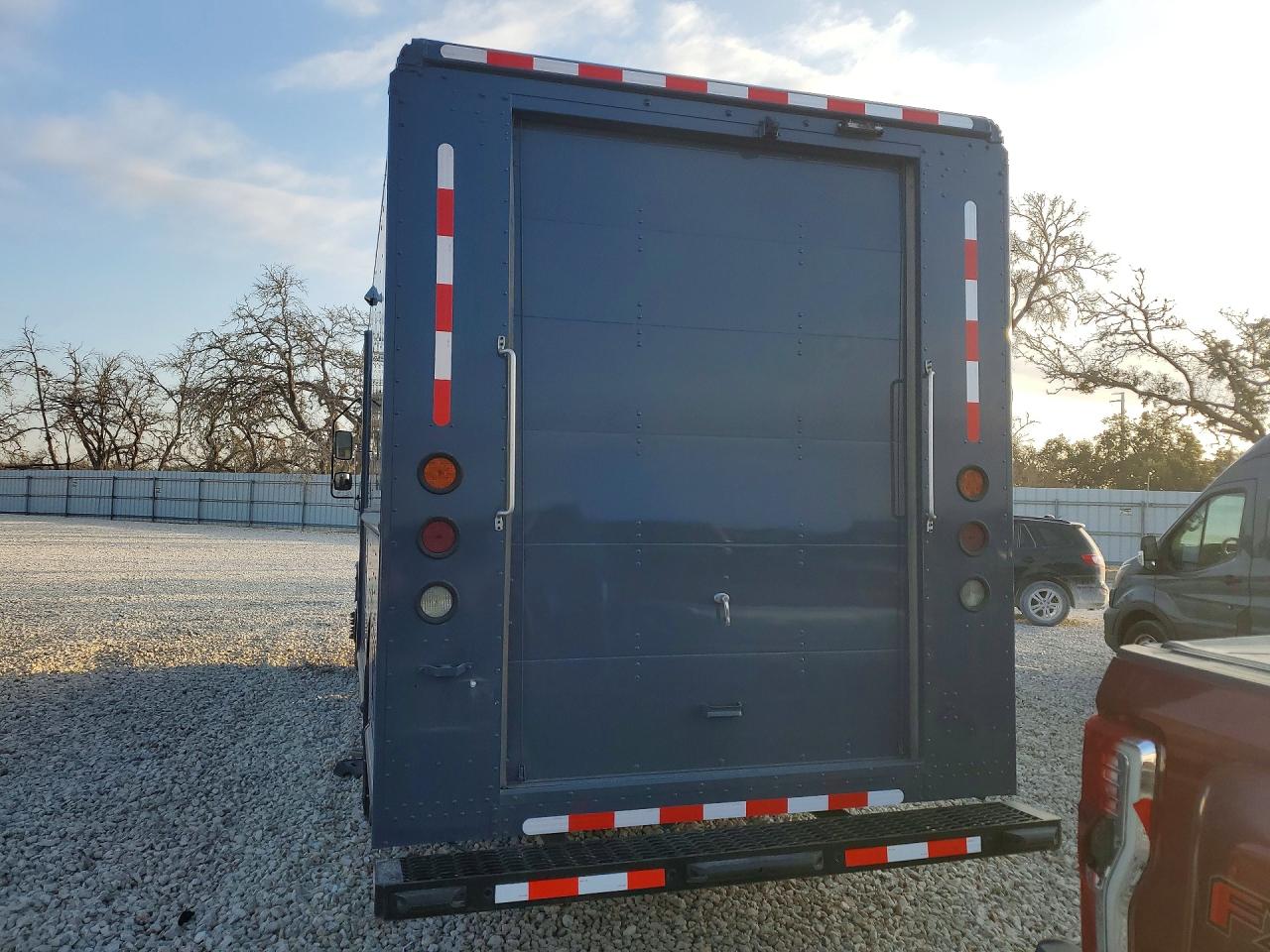 2020 FORD F59 DELIVERY TRUCK photo 6