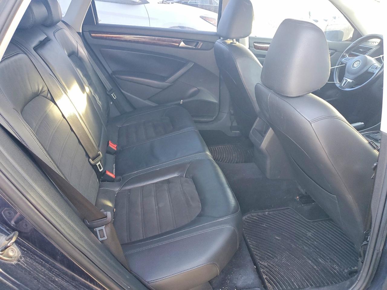 2012 VOLKSWAGEN PASSAT SEL photo 10