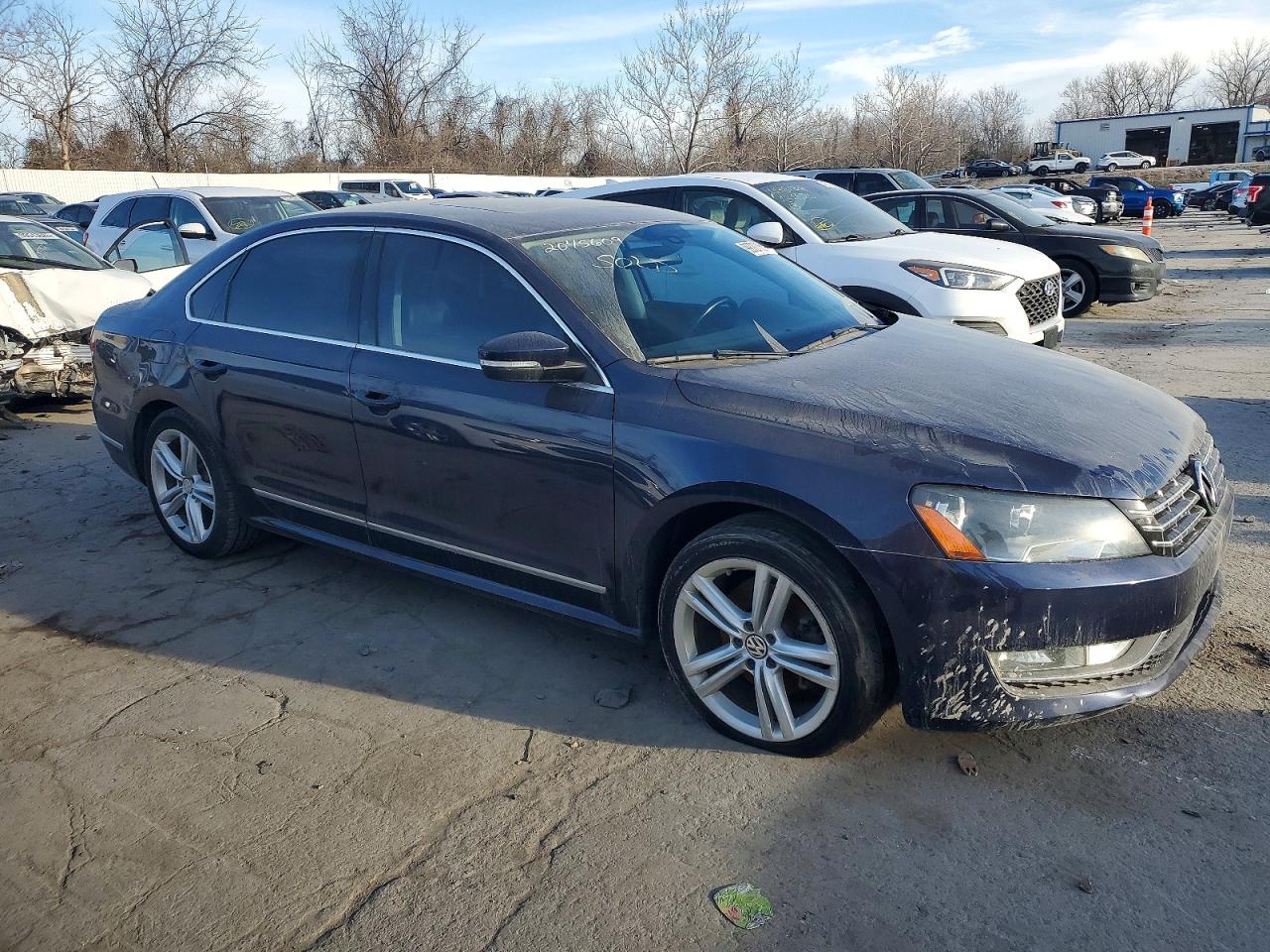 2012 VOLKSWAGEN PASSAT SEL photo 4
