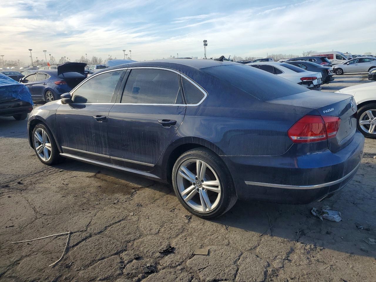 2012 VOLKSWAGEN PASSAT SEL photo 2