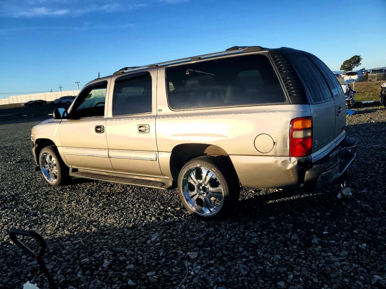 2001 CHEVROLET SUBURBAN C1500 photo 3