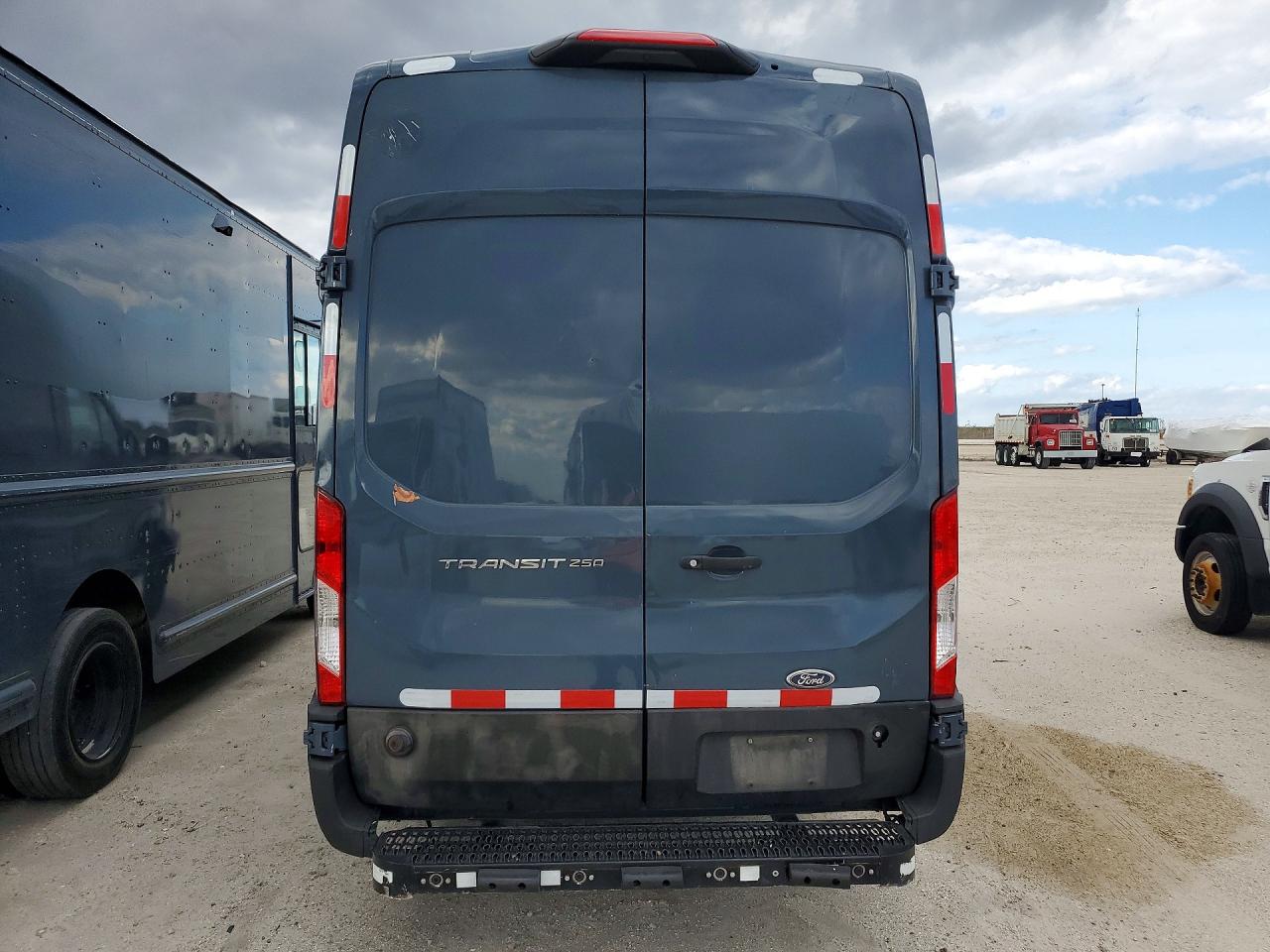 2020 FORD TRANSIT T-250 photo 6