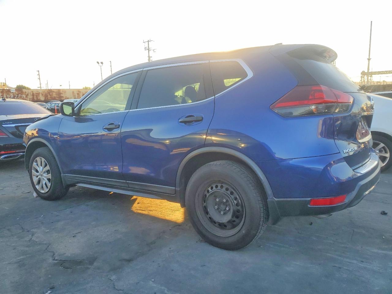 2018 NISSAN ROGUE S photo 2