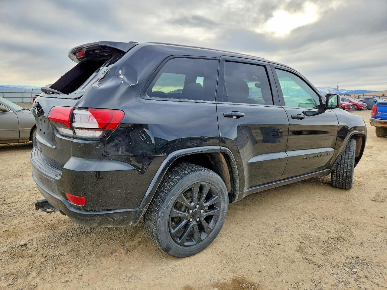 2022 JEEP GRAND CHEROKEE LAREDO E photo 3