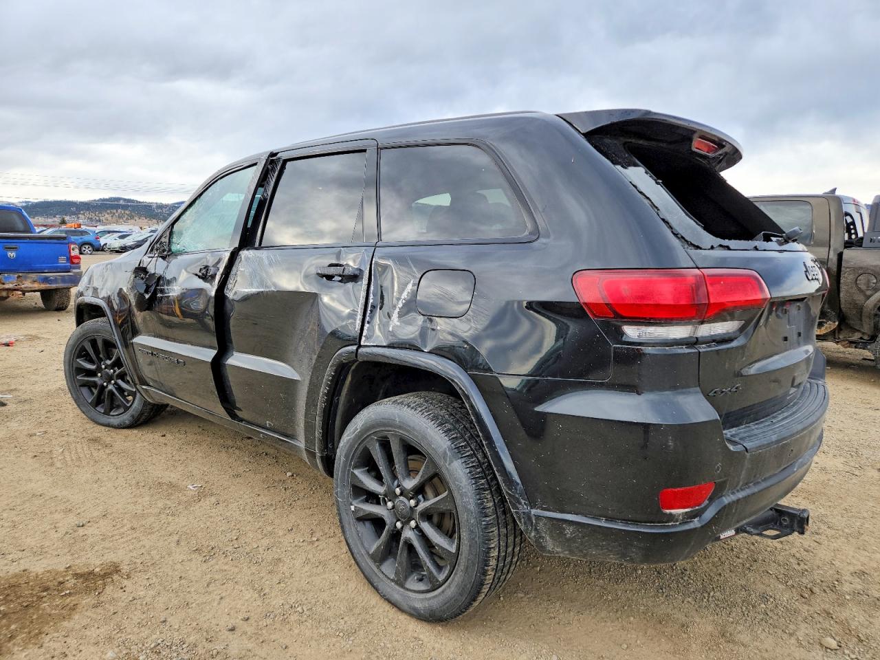 2022 JEEP GRAND CHEROKEE LAREDO E photo 2