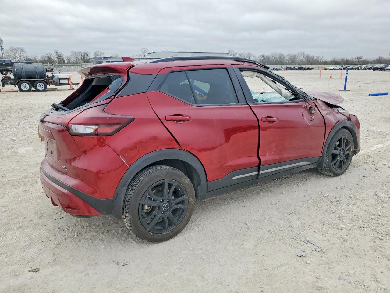 2023 NISSAN KICKS SR photo 5