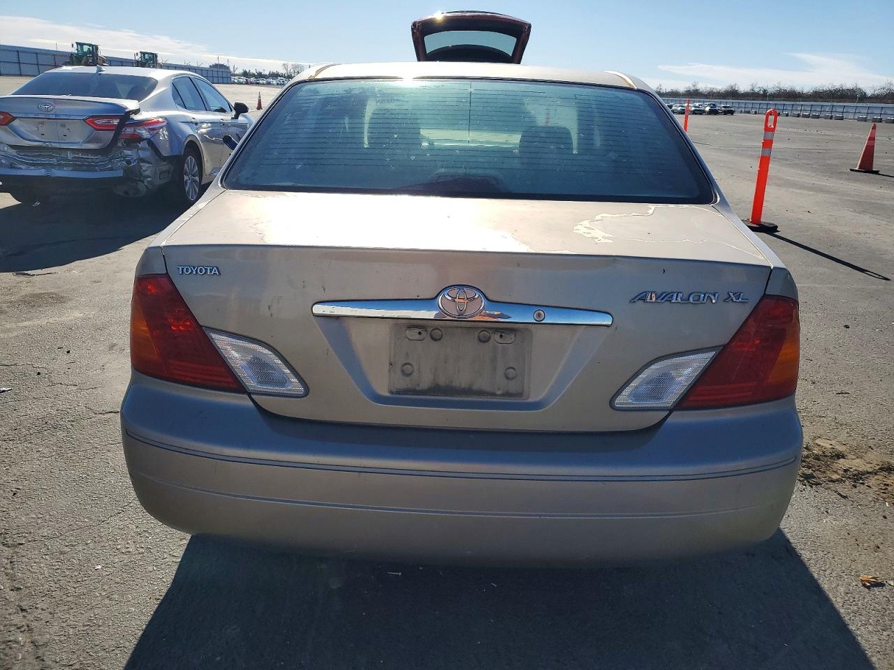 2000 TOYOTA AVALON XL photo 6