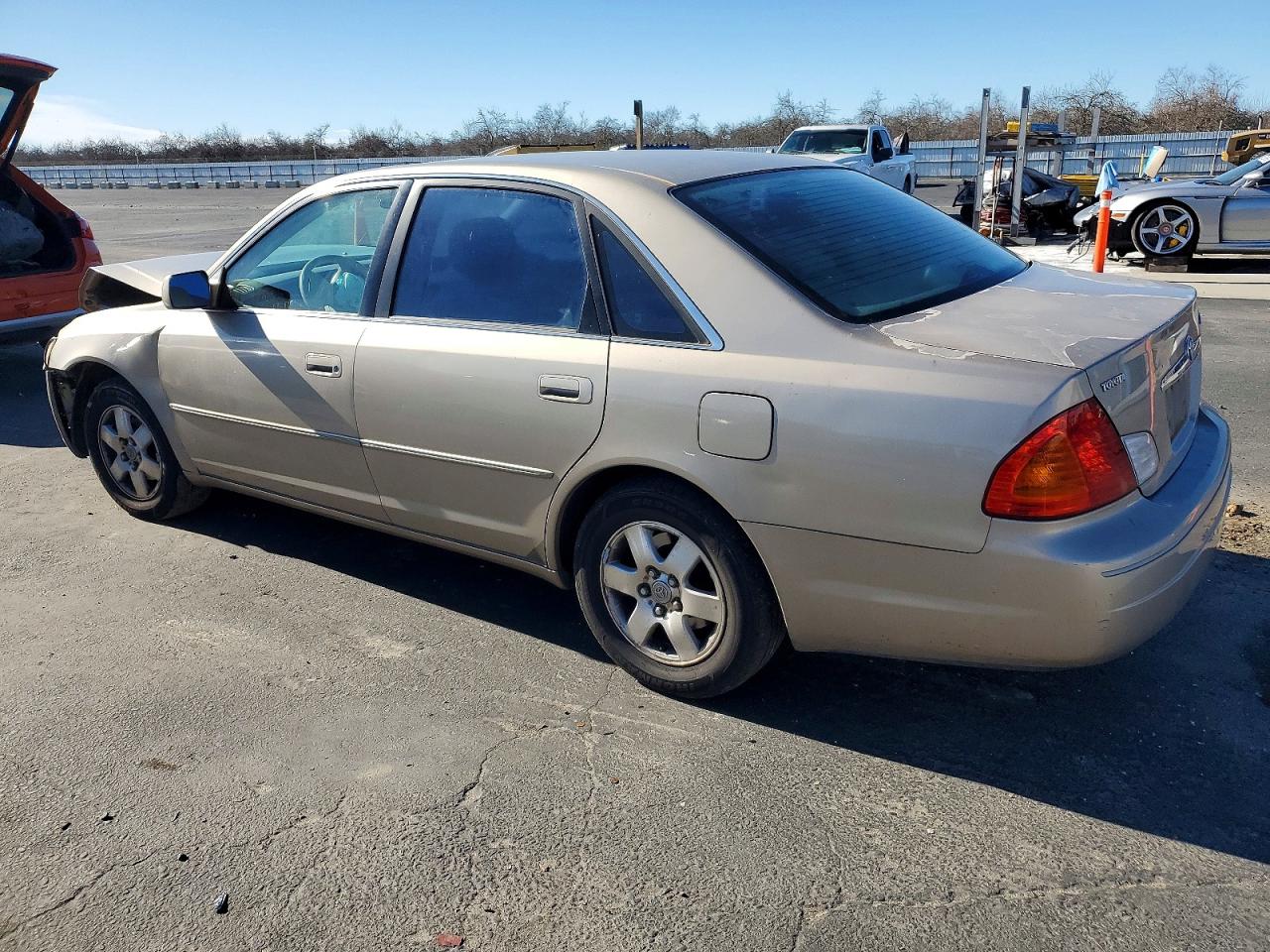 2000 TOYOTA AVALON XL photo 2
