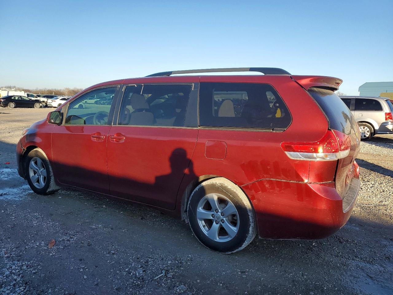 2014 TOYOTA SIENNA LE photo 2