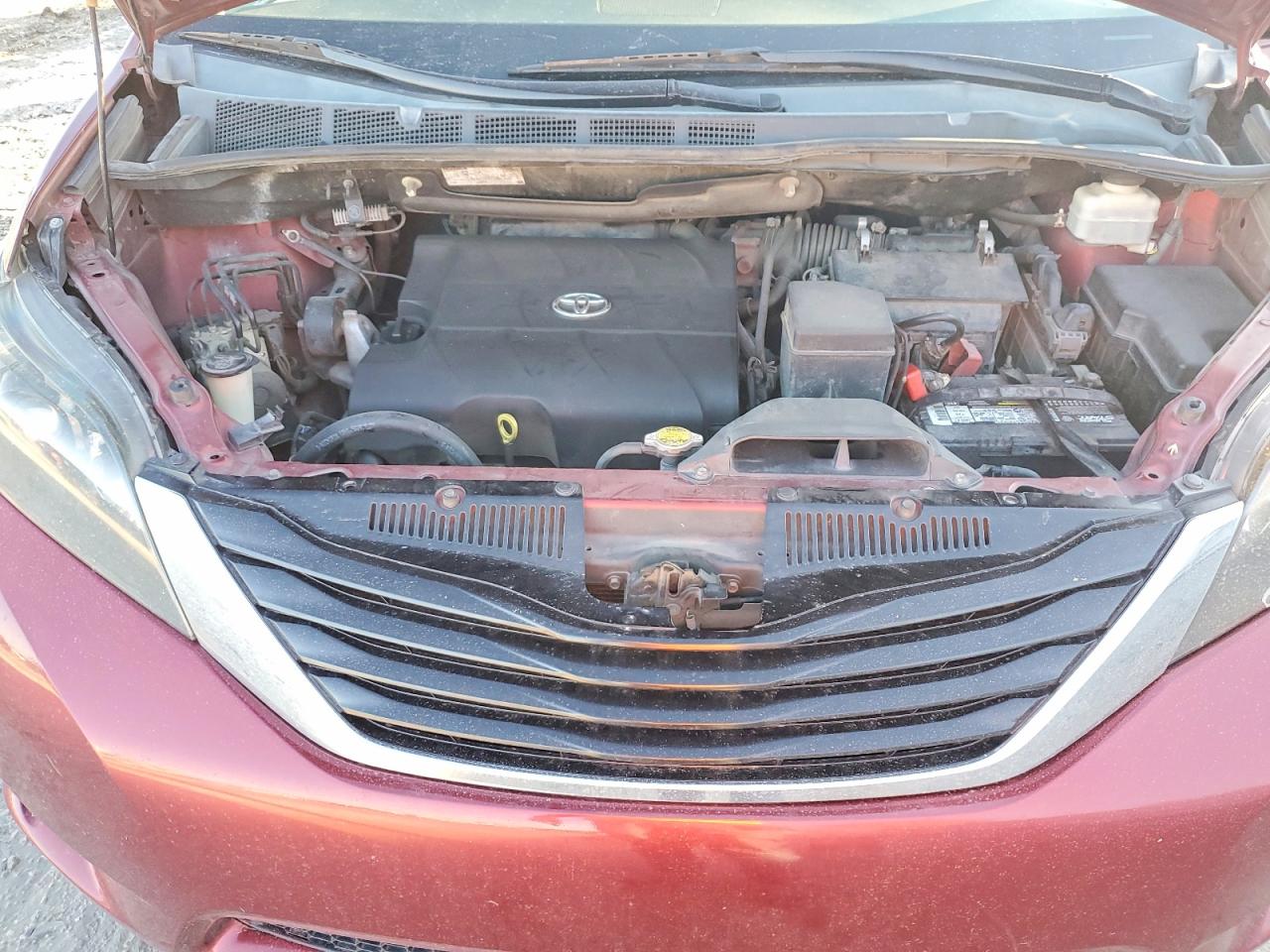 2014 TOYOTA SIENNA LE photo 12