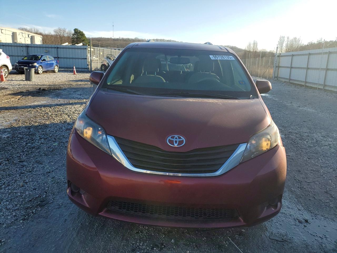 2014 TOYOTA SIENNA LE photo 5