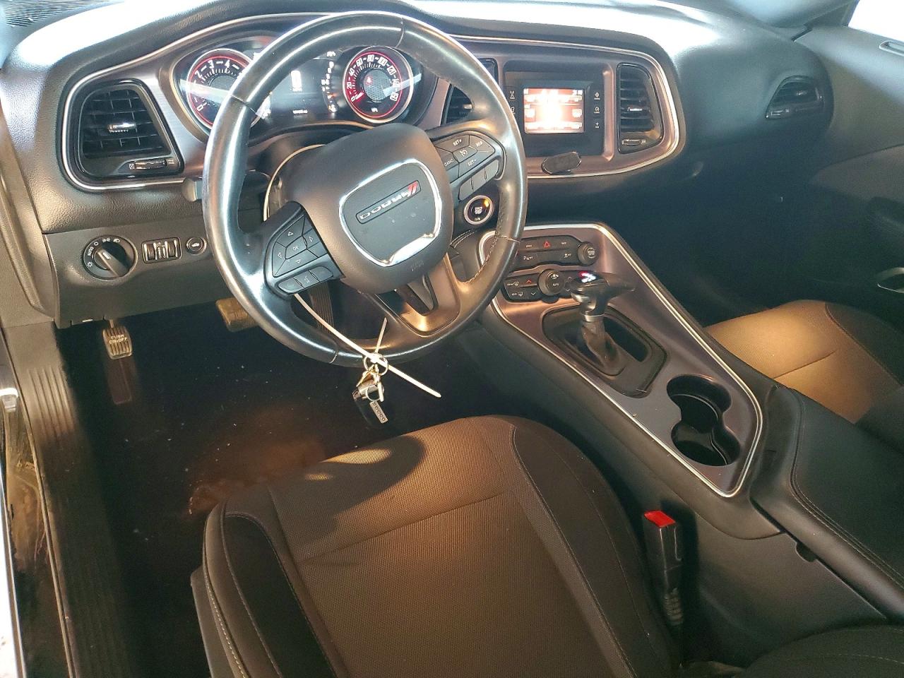 2016 DODGE CHALLENGER SXT photo 8