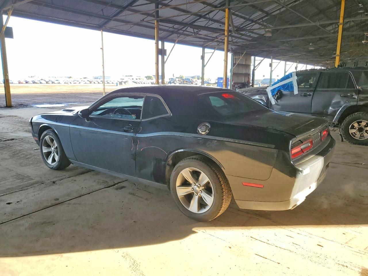 2016 DODGE CHALLENGER SXT photo 2