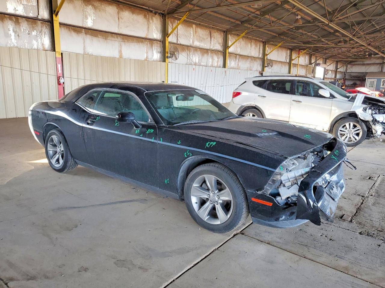 2016 DODGE CHALLENGER SXT photo 4