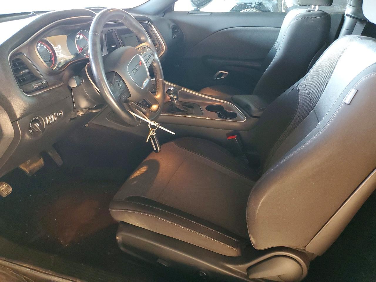 2016 DODGE CHALLENGER SXT photo 7