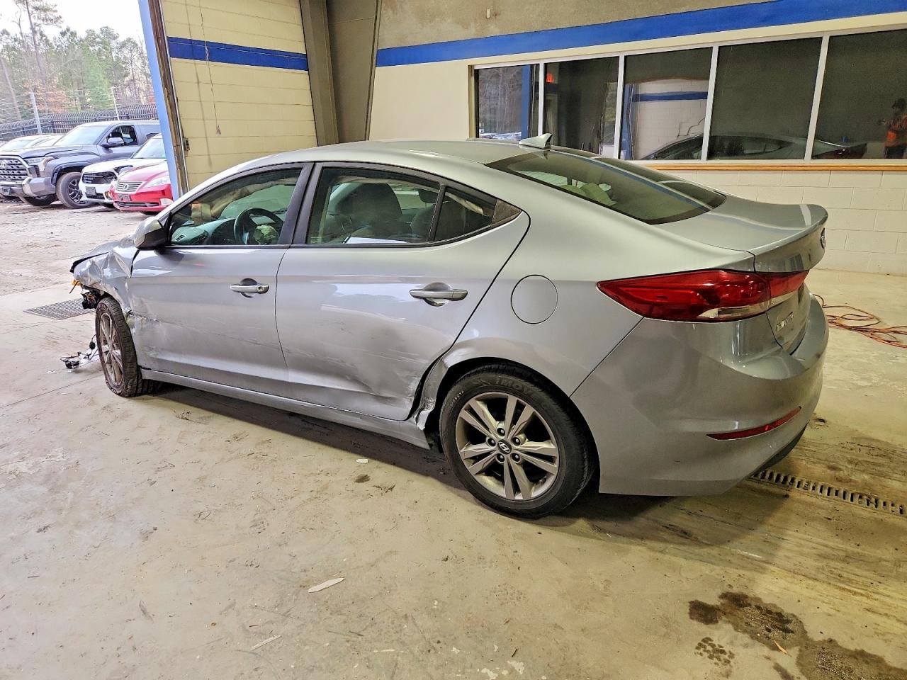 2017 HYUNDAI ELANTRA SE photo 2