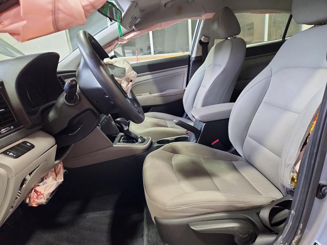 2017 HYUNDAI ELANTRA SE photo 7