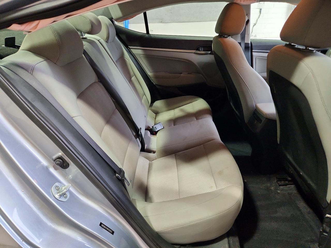 2017 HYUNDAI ELANTRA SE photo 10