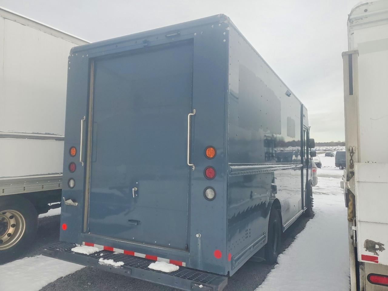 2020 FORD F59 photo 3