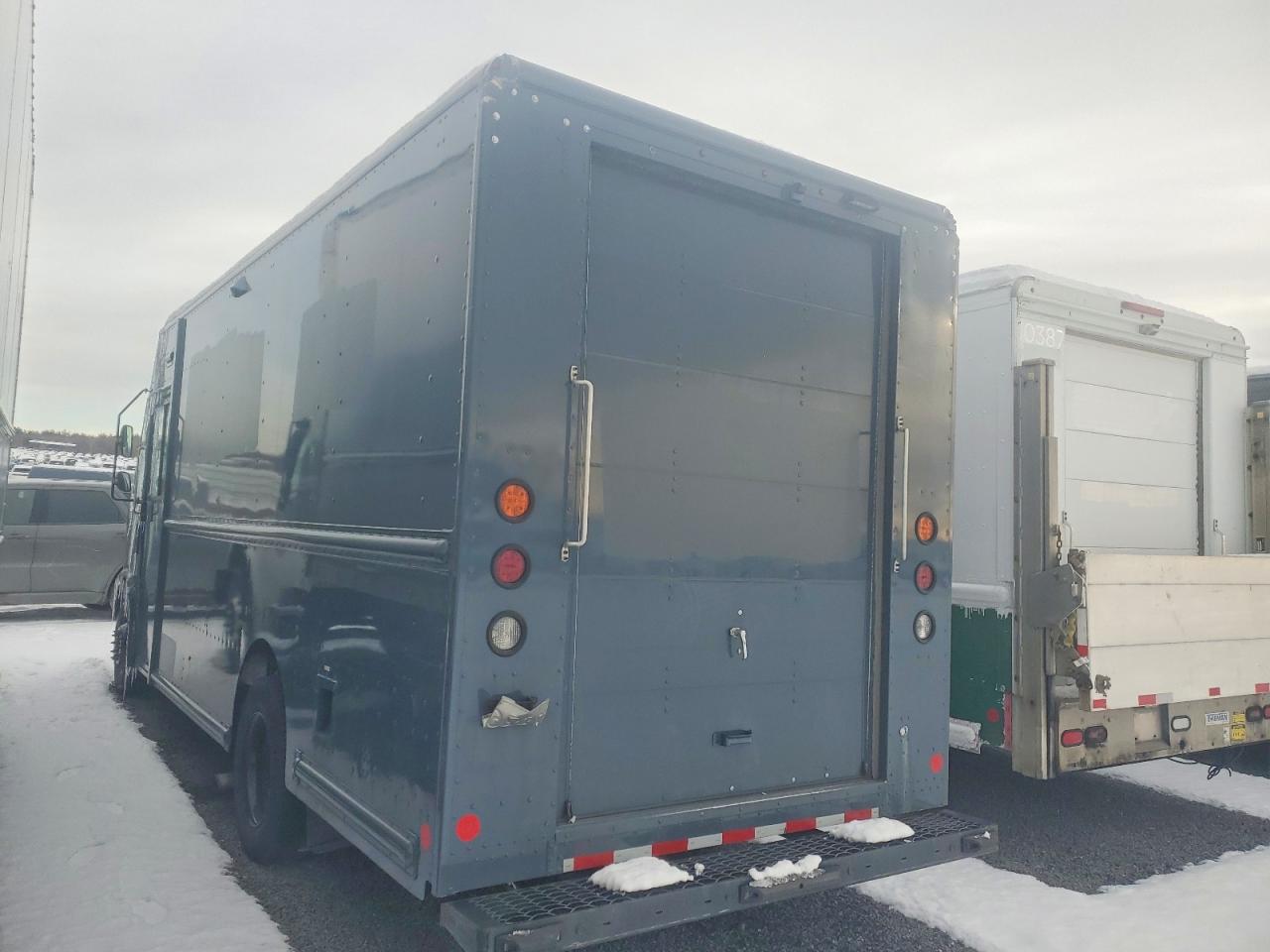 2020 FORD F59 photo 2