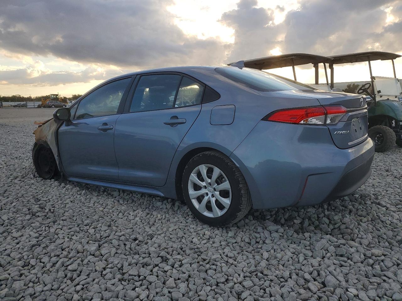 2024 TOYOTA COROLLA LE photo 2